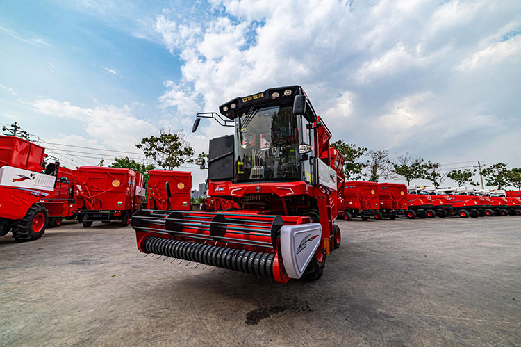 河南省450萬臺(tái)套農(nóng)機(jī)助“三秋” 加大花生和玉米機(jī)收推廣力度 23.jpg