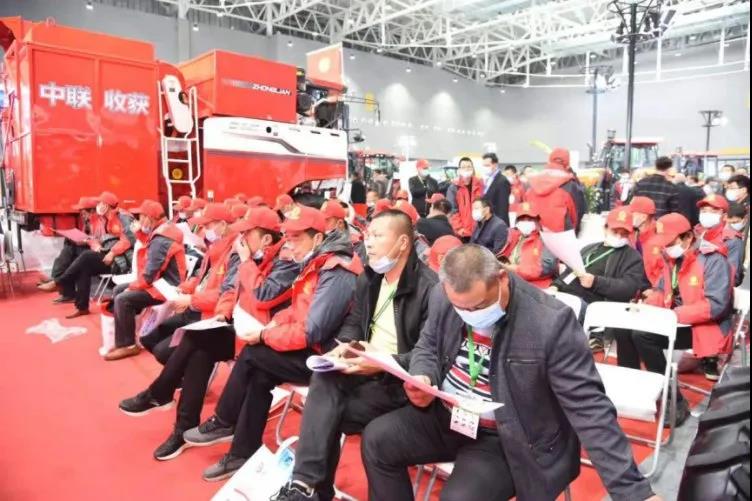 鄭州中聯(lián)農(nóng)機用戶俱樂部成立