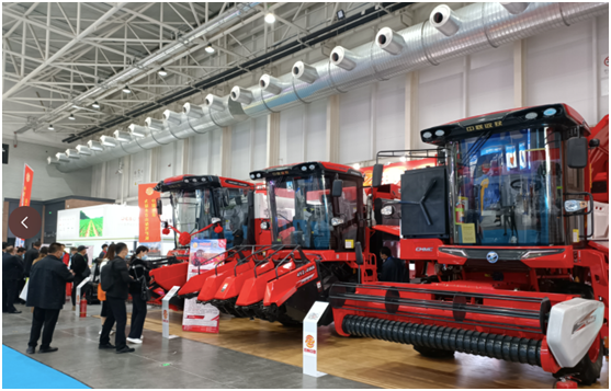 “中國紅、紅動中國”-鄭州中聯(lián)閃耀國際農(nóng)機(jī)展