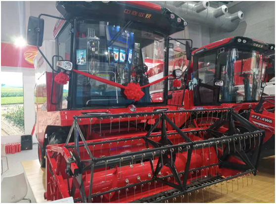 “中國紅、紅動中國”-鄭州中聯(lián)閃耀國際農(nóng)機(jī)展