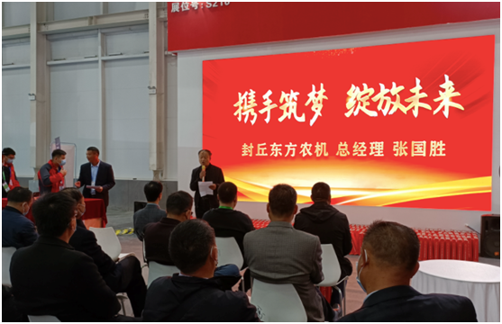 “中國紅、紅動中國”-鄭州中聯(lián)閃耀國際農(nóng)機(jī)展